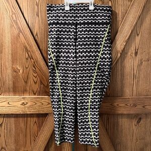 LULULEMON chase me crop limited edition